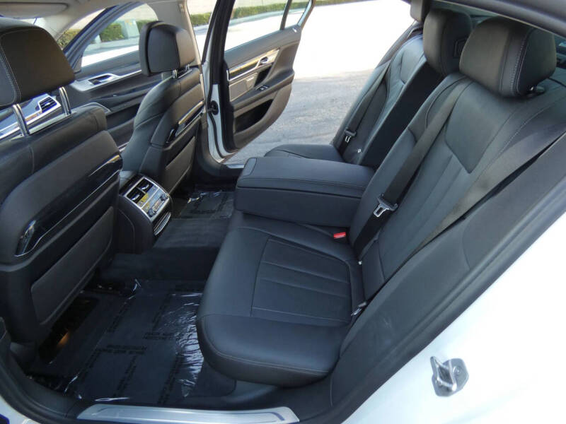 2022 BMW 7 Series 745e xDrive