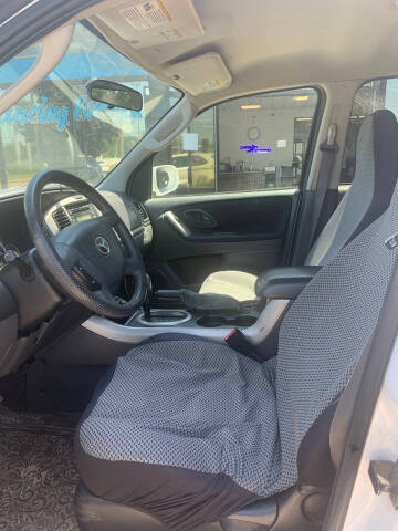 2005 Mazda Tribute s