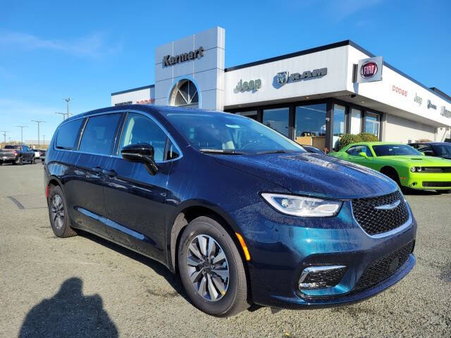 2024 Chrysler Pacifica Plug-In Hybrid for sale at Karmart in Burlington WA