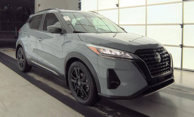 2023 Nissan Kicks SR
