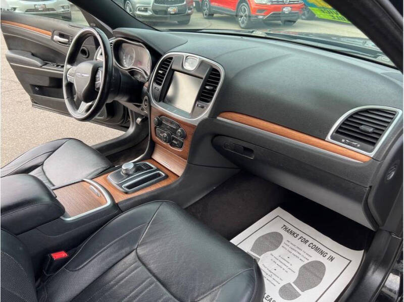 2016 Chrysler 300 C Platinum