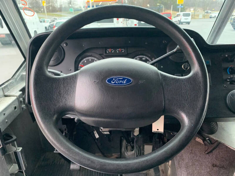 2013 Ford E-Series E-450 SD