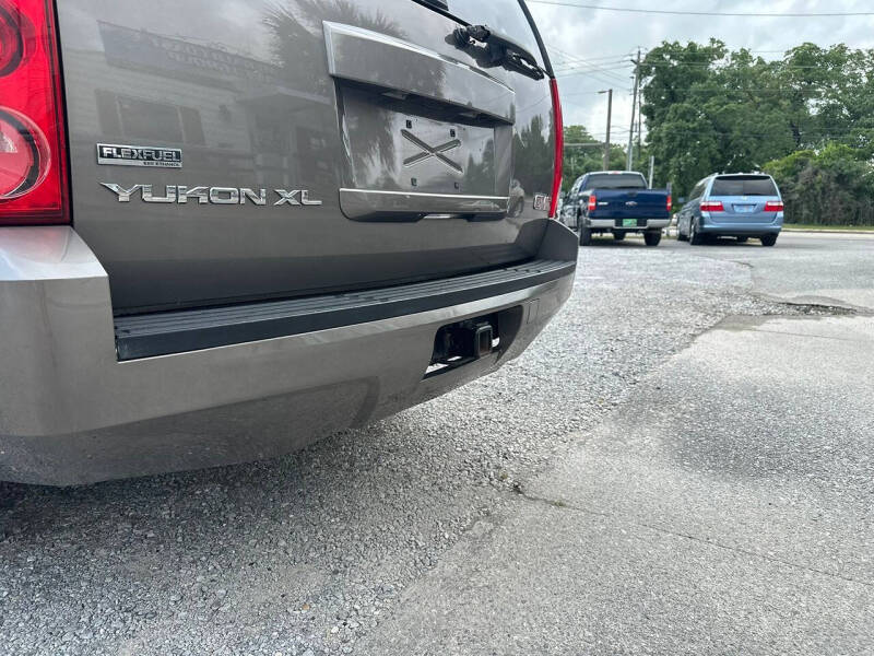 2011 GMC Yukon XL SLE