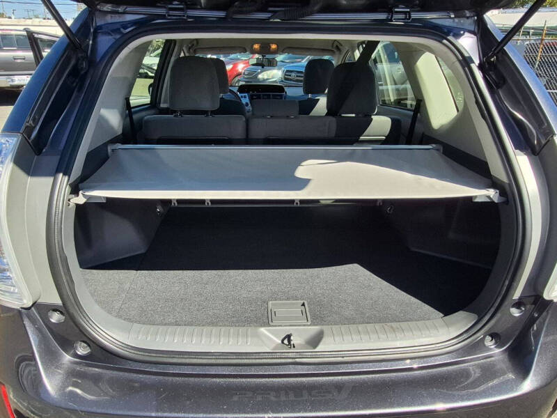 2013 Toyota Prius v Three