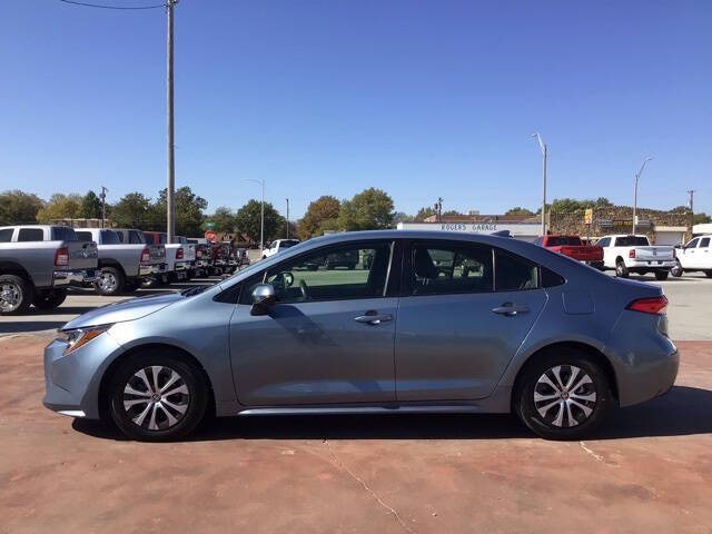 Used 2022 Toyota Corolla LE with VIN JTDEAMDE6NJ050032 for sale in Vinita, OK