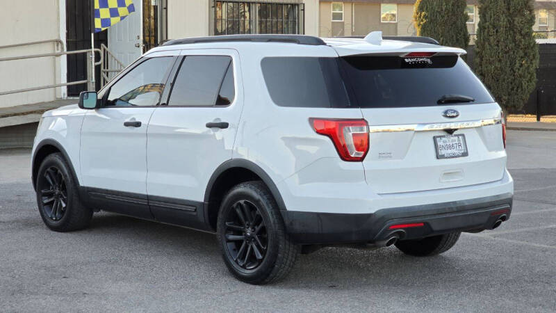 2017 Ford Explorer Base photo 8