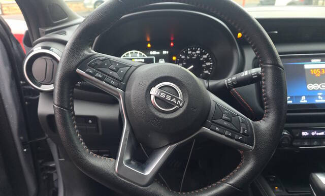 2023 Nissan Kicks SR