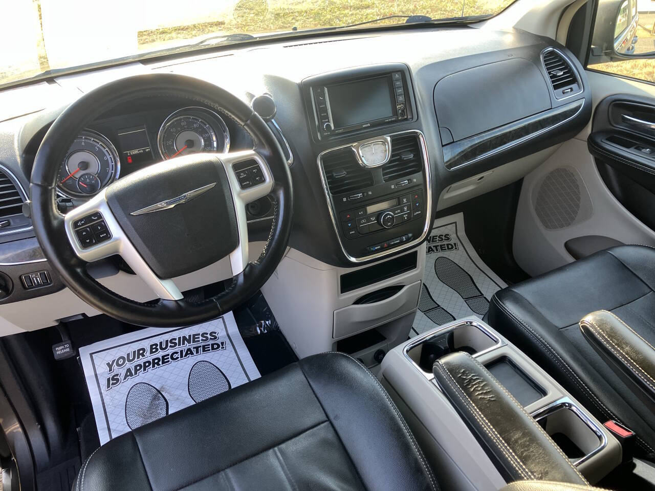 ChryslerTown and Country8