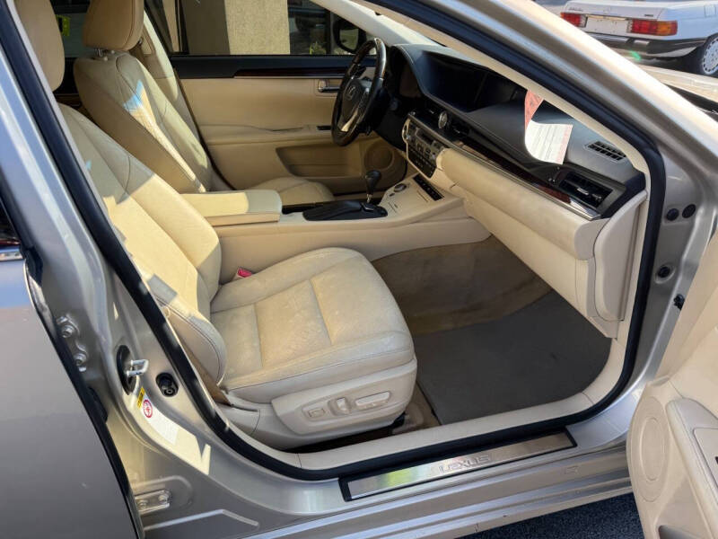 2014 Lexus ES 350 - Photo 9