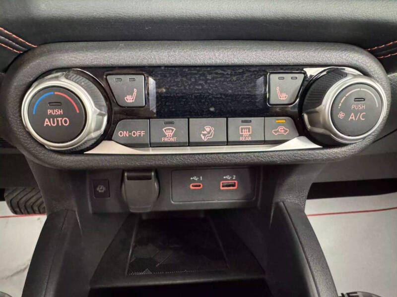 2025 Nissan Versa SR