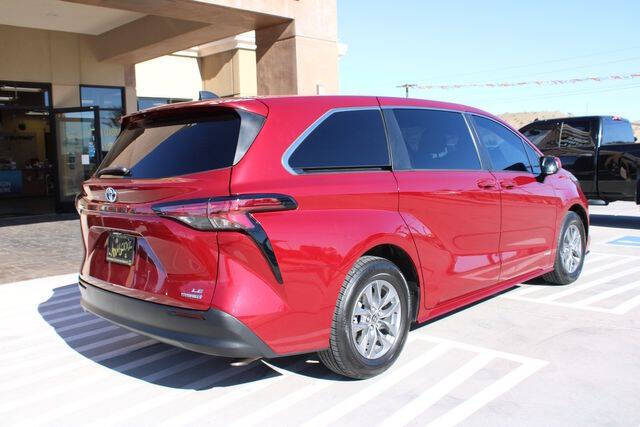 2021 Toyota Sienna LE 8-Passenger