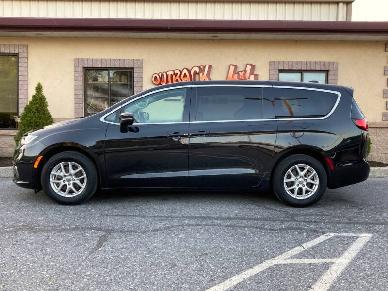 2023 Chrysler Pacifica Touring L