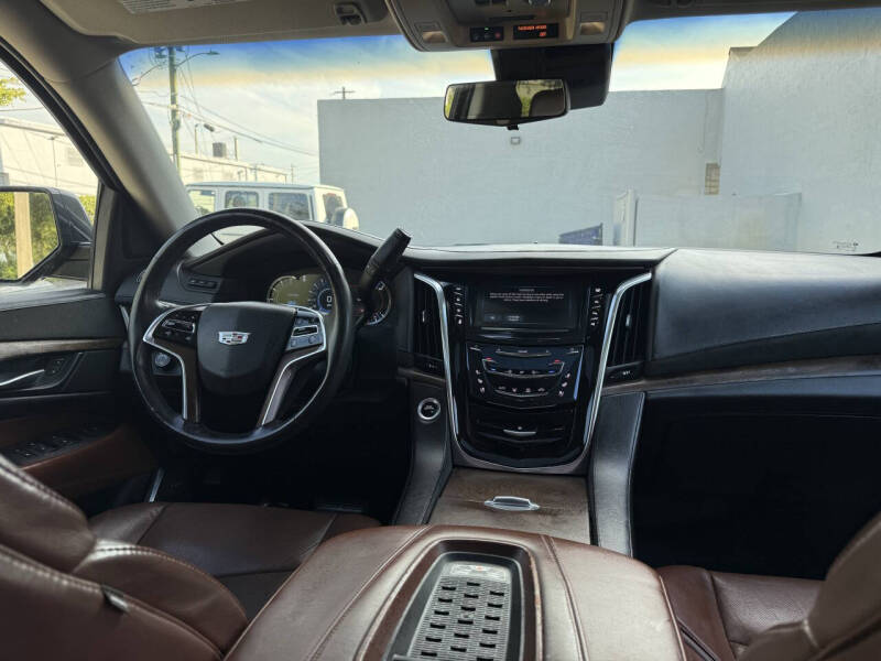 2017 Cadillac Escalade ESV Luxury