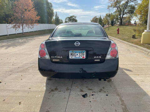 2006 Nissan Altima for sale at United Motors in Saint Cloud MN