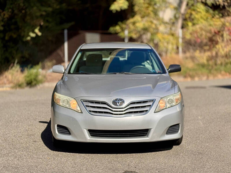 2010 Toyota Camry LE photo 4