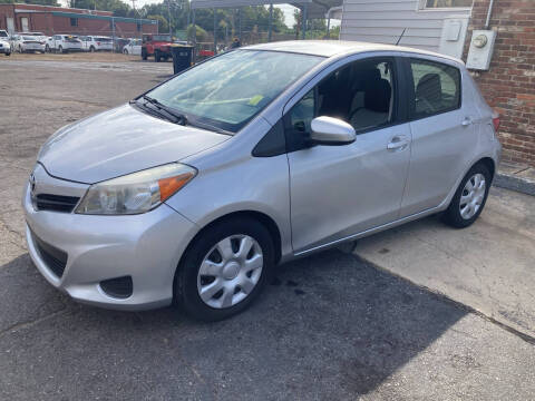 2013 Toyota Yaris 5-Door LE