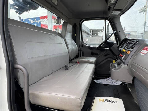 2015 Freightliner M2 106