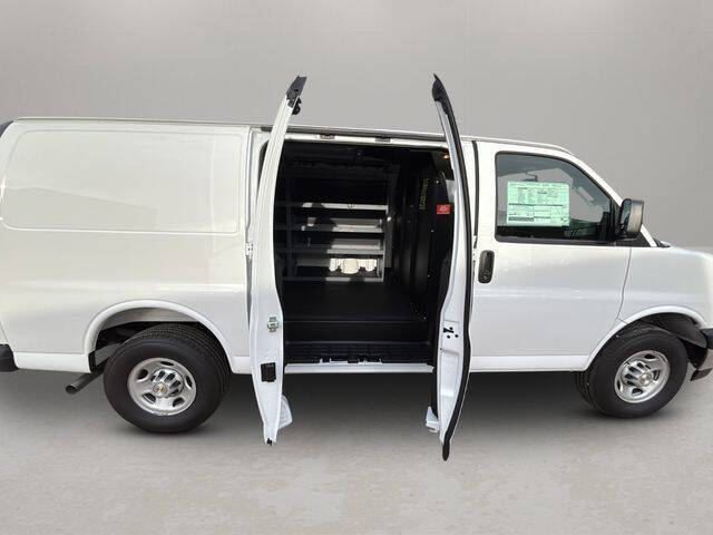 2025 Chevrolet Express 2500