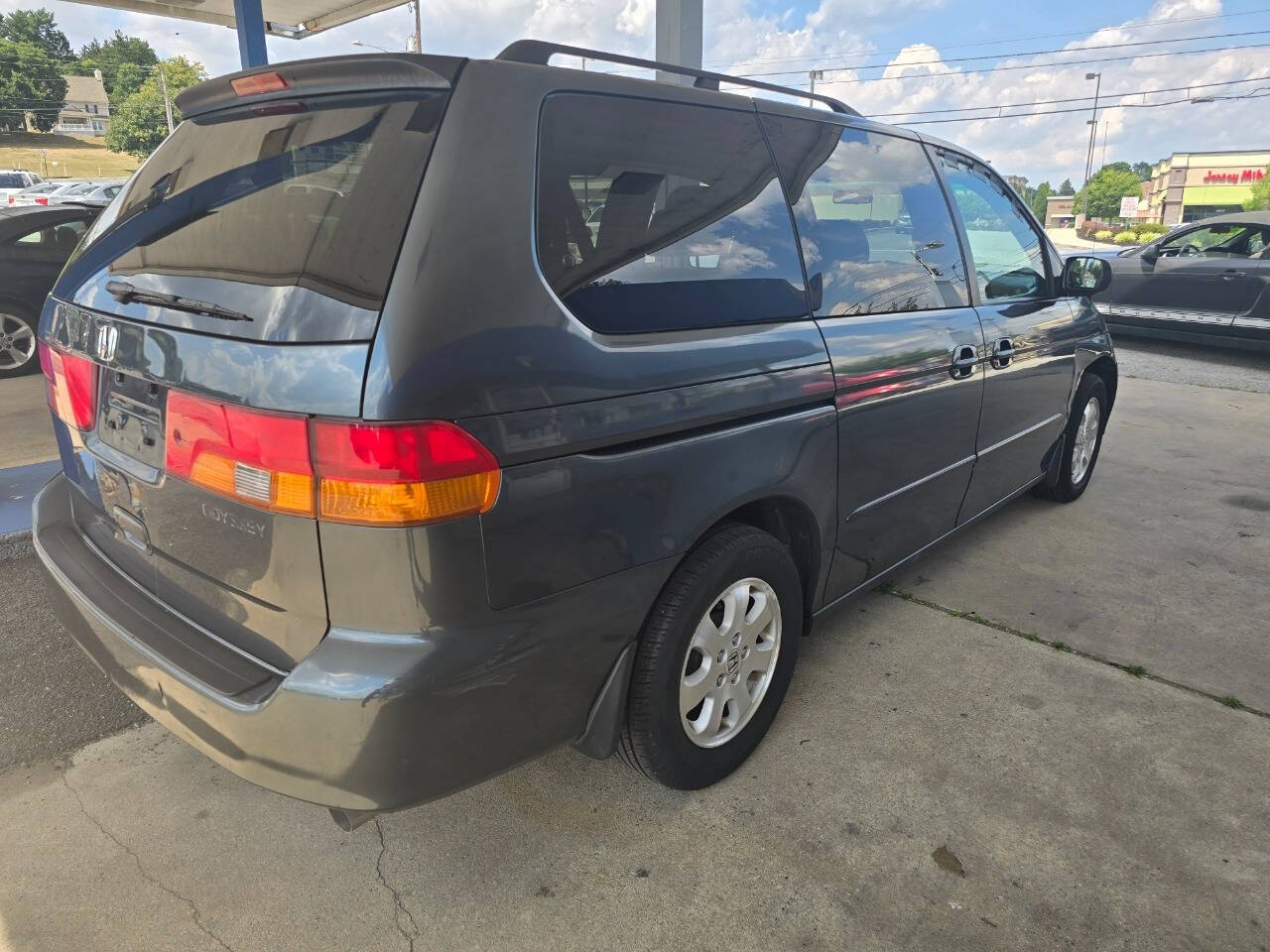 2003 Honda Odyssey for sale at QUEENSGATE AUTO SALES in York, PA