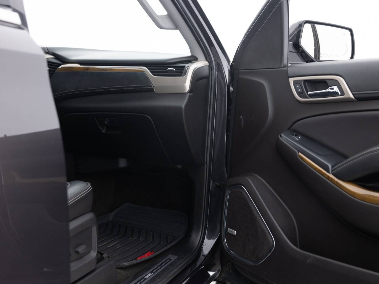 Used Car 2017 Gmc Yukon  Denali 4x4 4dr Suv For Sale Under $30,000 In Coal City, Illinois