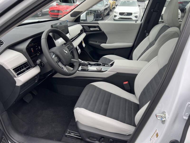 2025 Mitsubishi Outlander SE