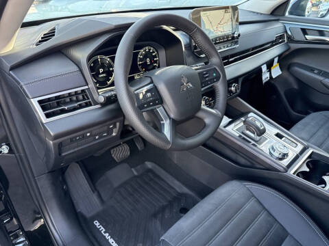 2025 Mitsubishi Outlander PHEV SE