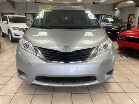 2014 Toyota Sienna LE 8-Passenger