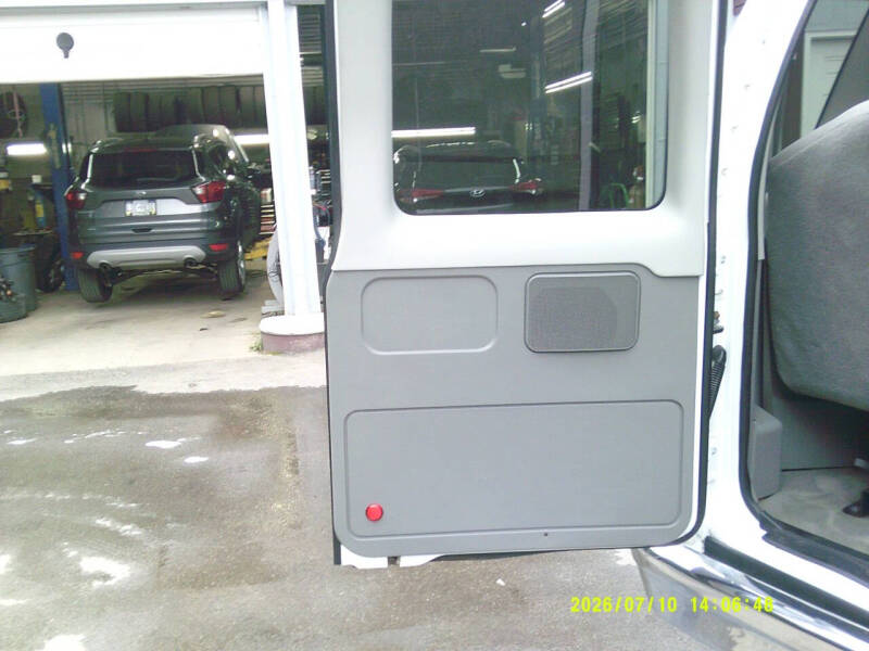 2011 Ford E-Series E-350 SD XLT