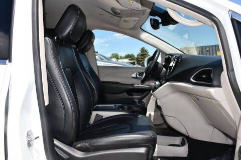 2022 Chrysler Pacifica Touring L