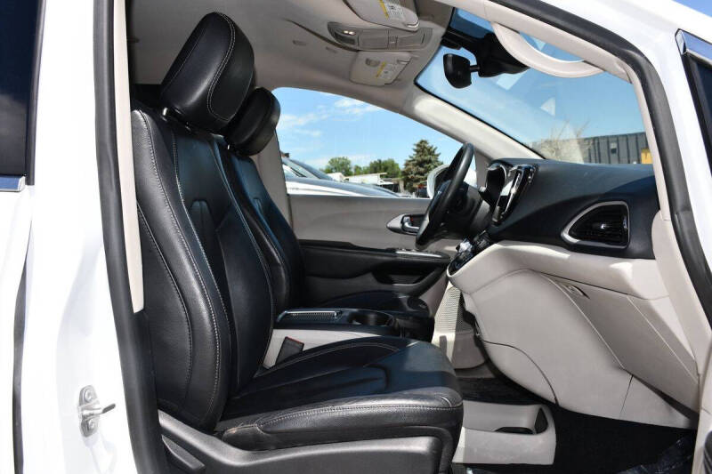 2022 Chrysler Pacifica Touring L