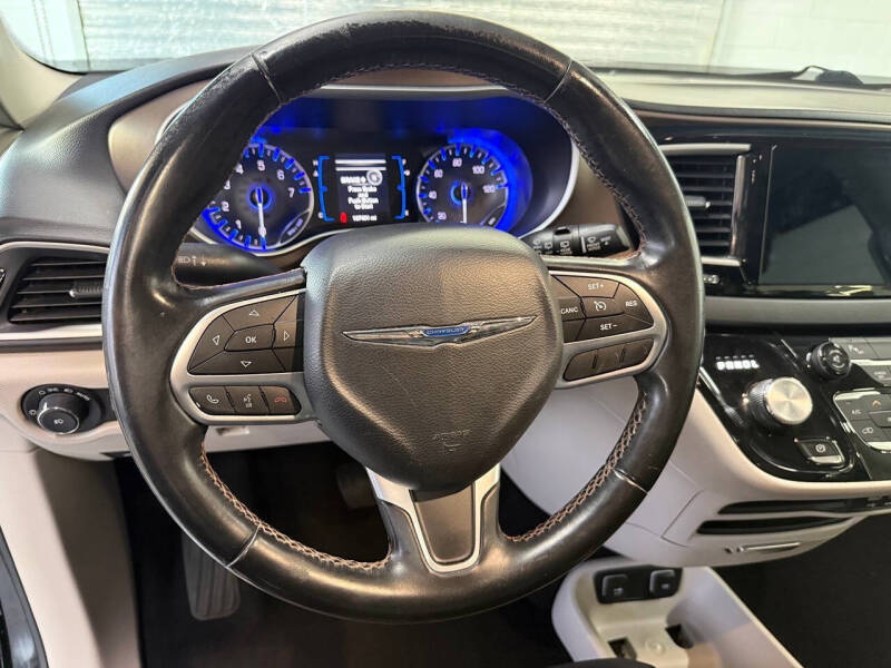 2017 Chrysler Pacifica Touring-L