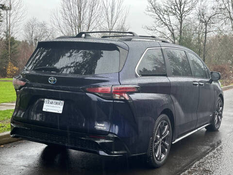 2021 Toyota Sienna for sale at CLEAR CHOICE AUTOMOTIVE in Milwaukie OR