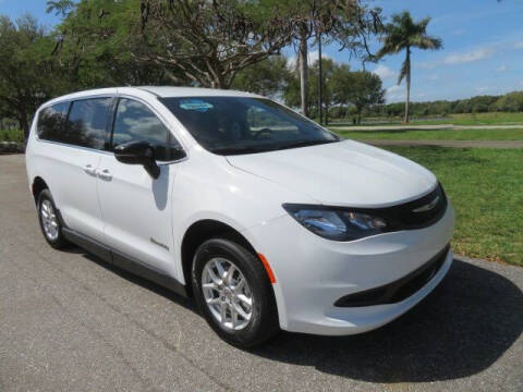 2025 Chrysler Voyager LX