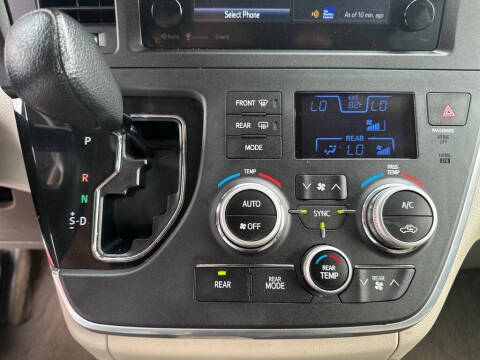 2016 Toyota Sienna LE 8-Passenger
