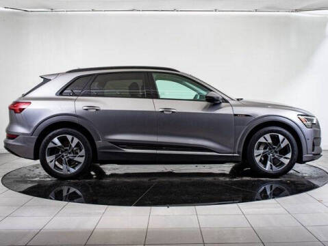 2022 Audi e-tron quattro Premium