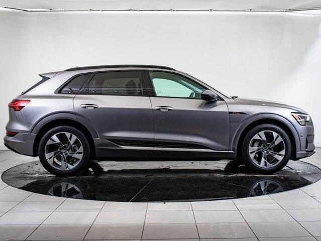 2022 Audi e-tron quattro Premium