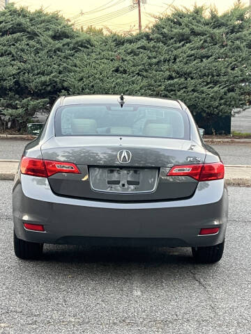 2013 Acura ILX 2.0L w/Tech