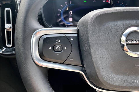 2023 Volvo XC40 B4 Ultimate Dark Theme
