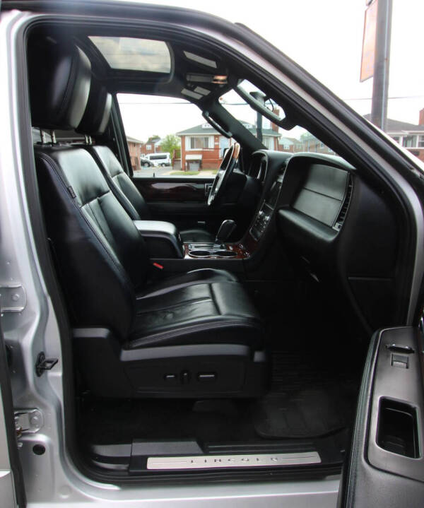 2017 Lincoln Navigator Select