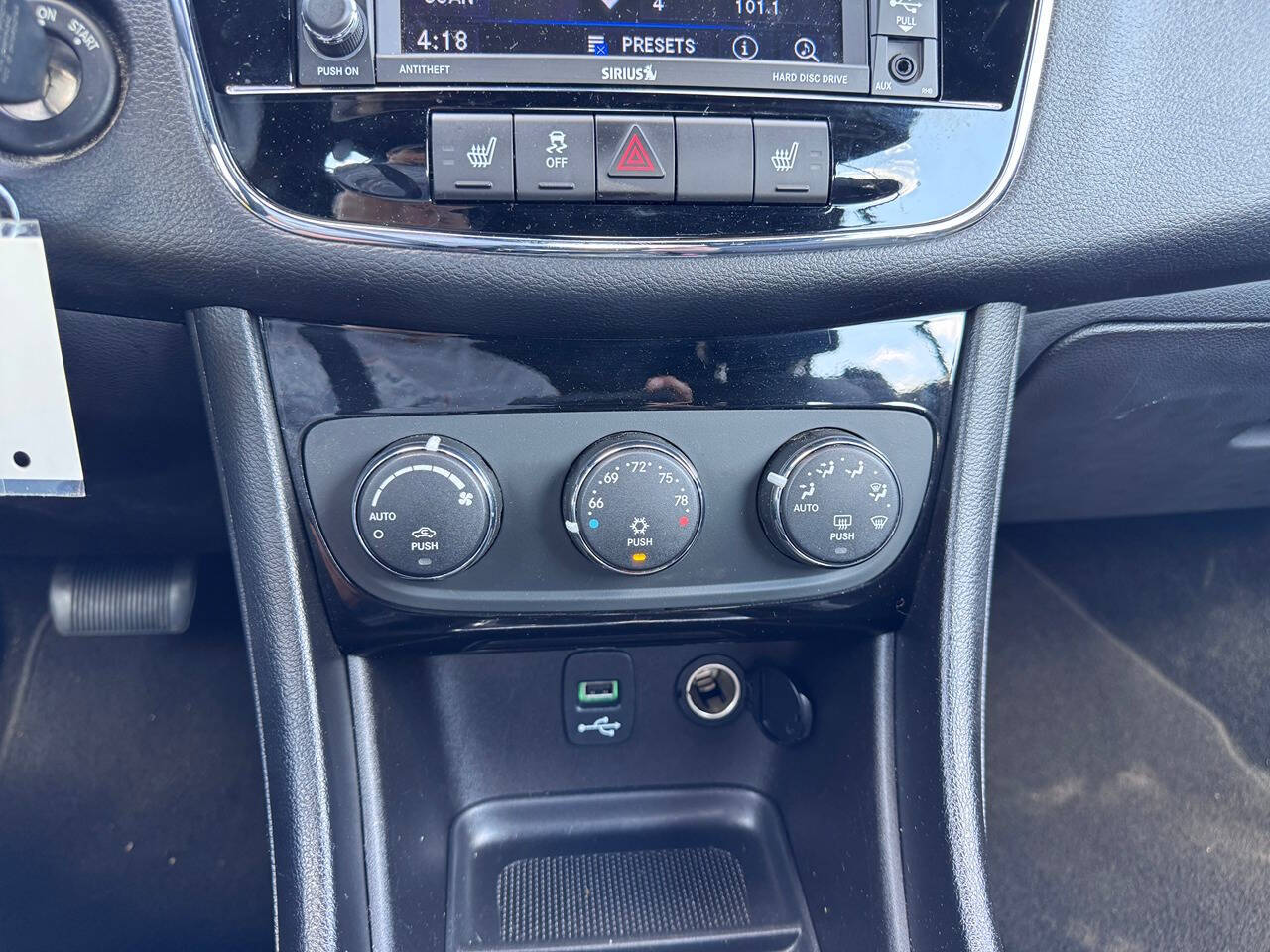 2014 Chrysler 200 10