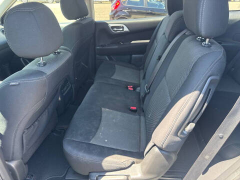 2017 Nissan Pathfinder SV