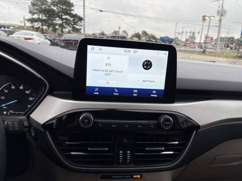 2022 Ford Escape Hybrid SE