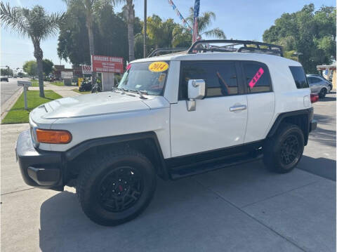 2014 Toyota FJ Cruiser for sale at Dealers Choice Inc in Farmersville CA