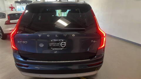 2022 Volvo XC90 T6 Momentum 7-Passenger