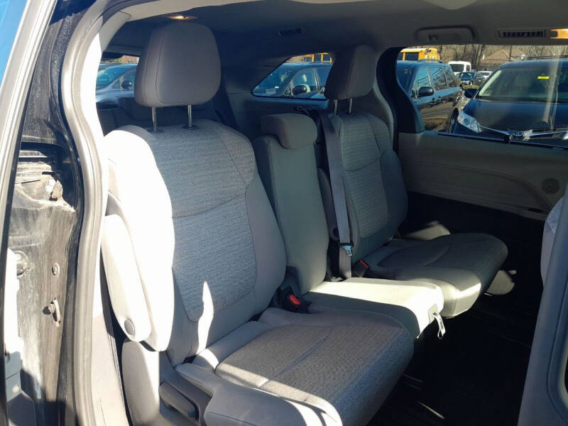 2021 Toyota Sienna LE 8-Passenger