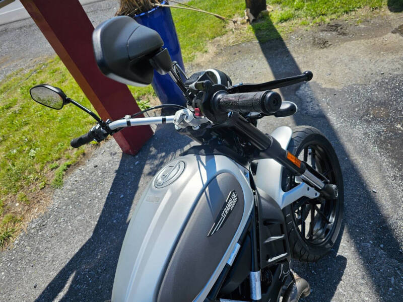 2018 Ducati Scrambler ICON Silver ice