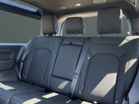 2025 Land Rover Defender 90 P400 X-Dynamic SE