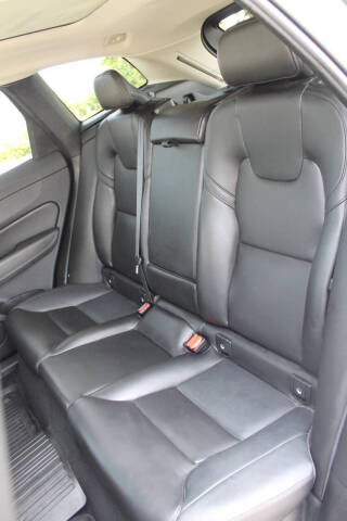 2024 Volvo XC60 B5 Core Dark Theme