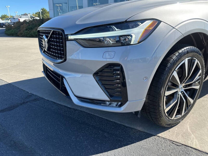 2023 Volvo XC60 B5 Plus Dark Theme