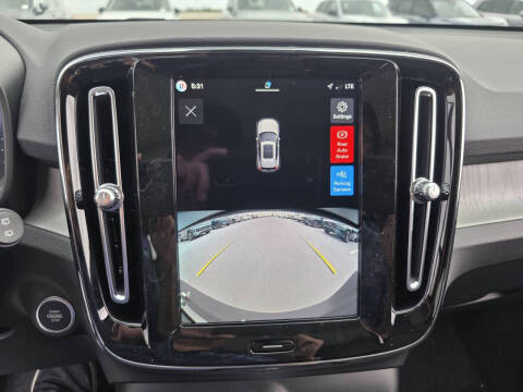 2026 Volvo XC40 B5 Core